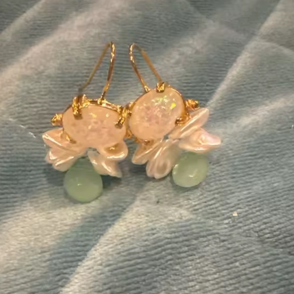 Vintage Pearl White Green Crystal Earrings - Picture 7 of 7